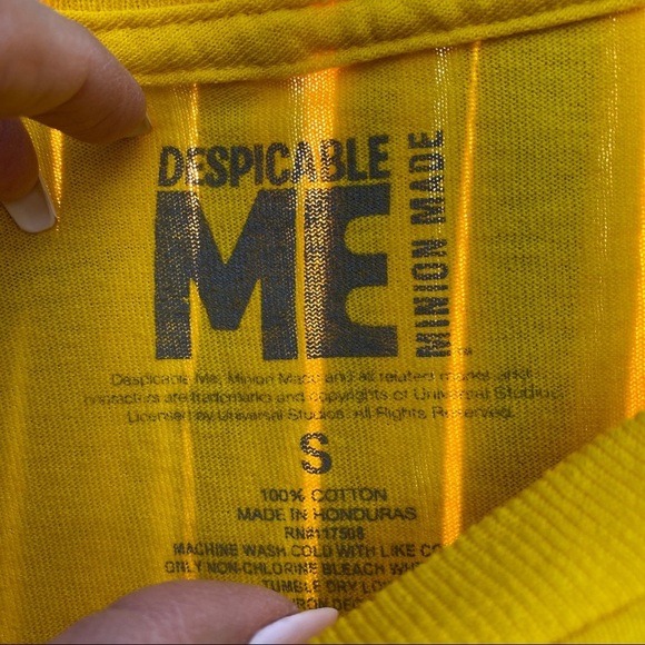Despicable Me short sleeves yellow graphic tee S - Picture 7 of 7